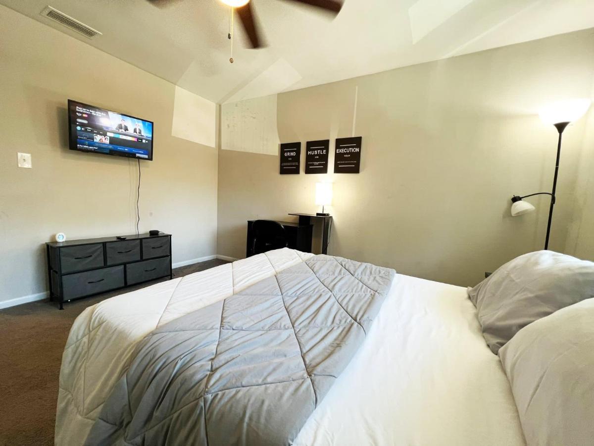 The Lux 28 Tvs Every Room Free Wifi Атланта Экстерьер фото